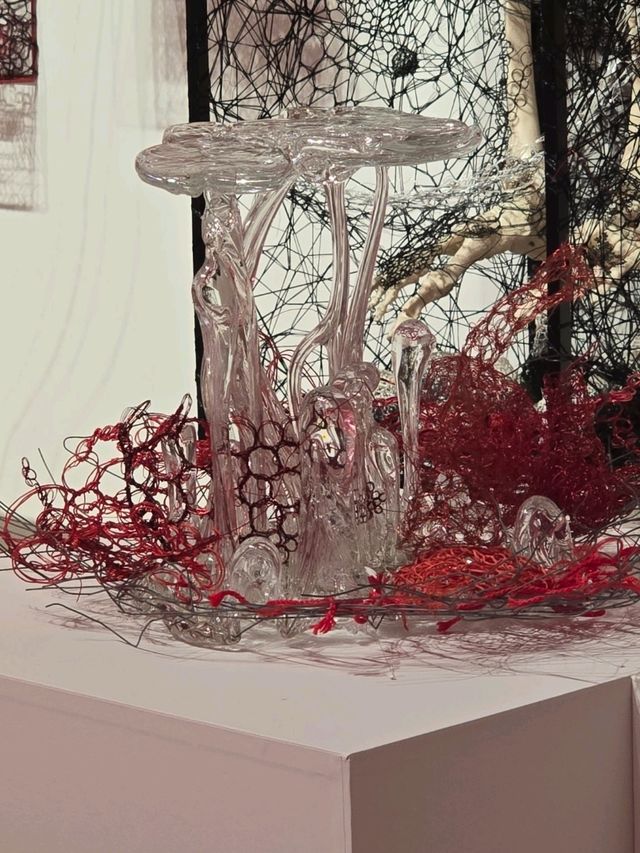 🏛 中之島美術館｜塩田千春展 「つながる私（アイ）」