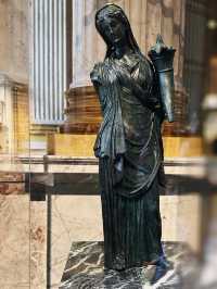 Louvre Museum Visit: Iconic Works, Rare Finds, and Honest Tips