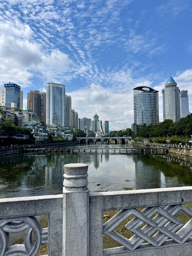 หอเจี่ยเซี่ยวโหลว แลนด์มาร์กคู่เมืองกุ้ยหยาง 🇨🇳