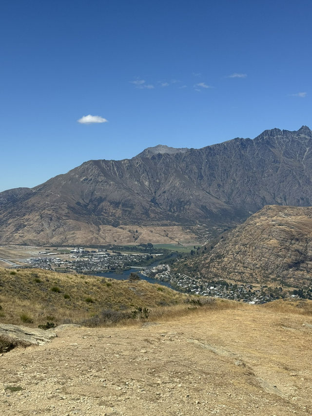 【ニュージーランド・クイーンズタウン】絶景に出会うトレイル「Queenstown Hill Walking Track」