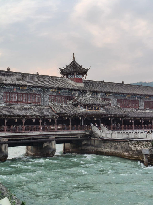 “Dujiangyan มรดกโลกโบราณ สวยอลังกลางธรรมชาติ”