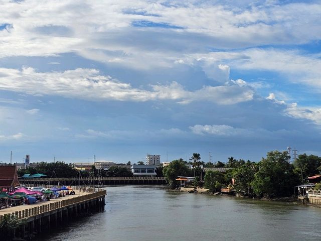 สะพานแขวนวัดใหญ่ (สะพานแขวนชมวิวแม่น้ำแม่กลอง)