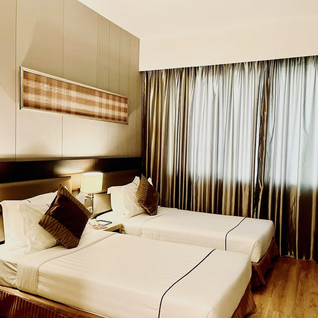 Urban Elegance, Timeless Comfort Urban Elegance, Timeless Comfort