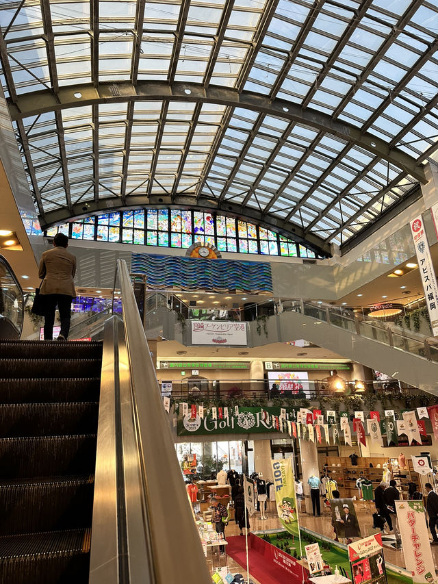 ブーゲンビリアが咲き誇る空港
