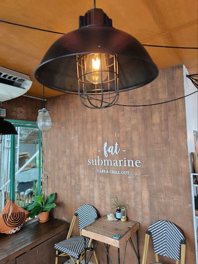Fat submarine cafe and restaurant  เกาล้าน