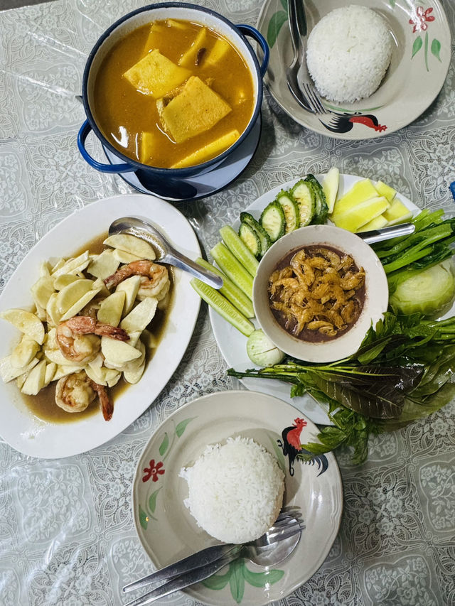 ร้านอาหารภูเก็ตที่ต้องแวะ “ต้นมะยม” อร่อยแบบบ้านๆ ร้านอาหารภูเก็ตที่ต้องแวะ “ต้นมะยม” อร่อยแบบบ้านๆ