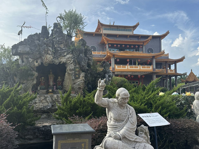 🐉 Walking Inside the World’s Largest Fortune Dragon – Yong Peng Adventure! 🐉 Walking Inside the World’s Largest Fortune Dragon – Yong Peng Adventure!
