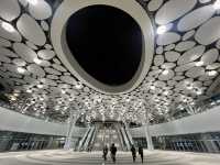 雲朵造型的高雄車站