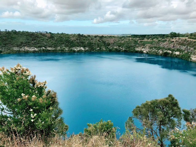靛藍之心：南澳甘比爾山的藍湖奇蹟
