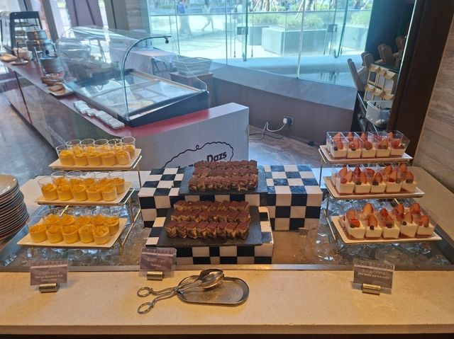 ✨️將軍澳五星級酒店自助午餐🤤多款刺身生蠔選擇🤭多甜品吃