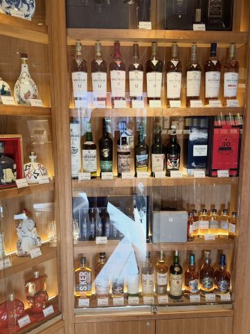 THE VINTAGE STOCK TOKYO — A paradise for vintage alcohol