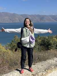 Is Armenian Hospitality Real? A Hitchhiking Story from Lake Sevan to Tbilisi 🇬🇪