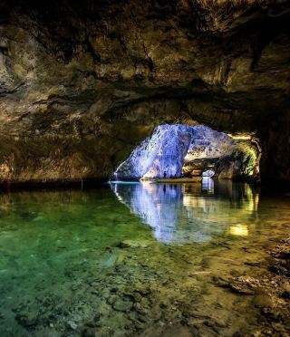 Pinpoint Saint-Léonard, Switzerland and explore Europe's largest underground lake. Take a boat ride amidst the mist and colorful lights ⛰️