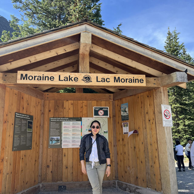 Turquoise water of Moraine Lake