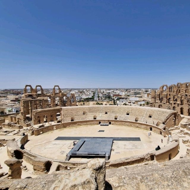 El Jem's Ancient Grandeur! 🏛️🔥