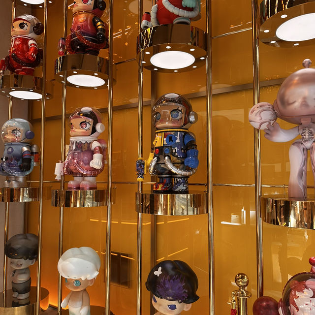 The most  vibrant store offering a wide range of trendy blind-box collectible toys.