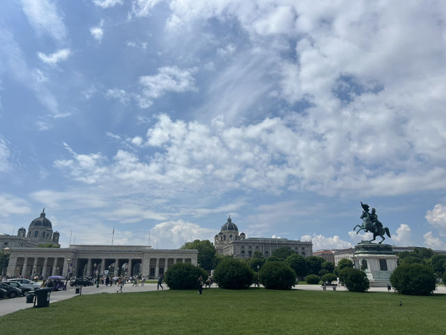 帝國記憶的回聲：走在維也納英雄廣場上 🇦🇹🏛