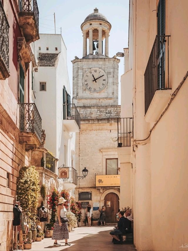 🏡 The White Spiral of Puglia – Locorotondo, Italy