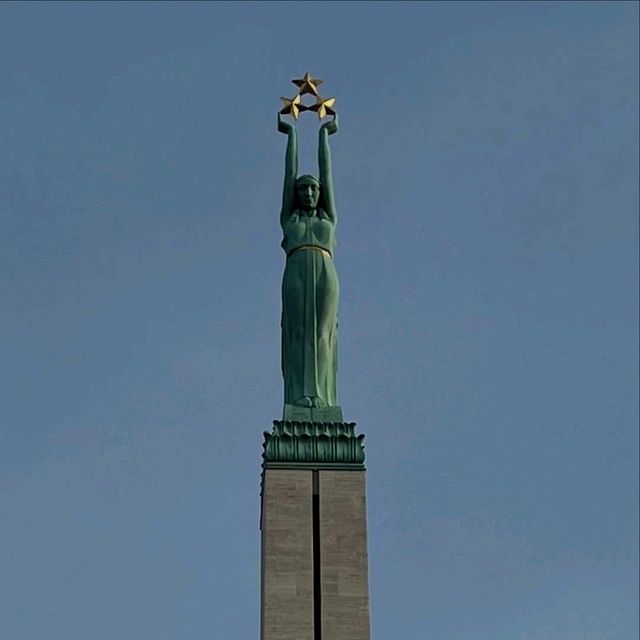 🏰✨ “Baltic Beauty: A Perfect Day in Riga” 🇱🇻