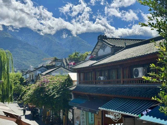 🌄 Dali Old Town & Flavors by Erhai Lake 🍲✨ 🌄 Dali Old Town & Flavors by Erhai Lake 🍲✨