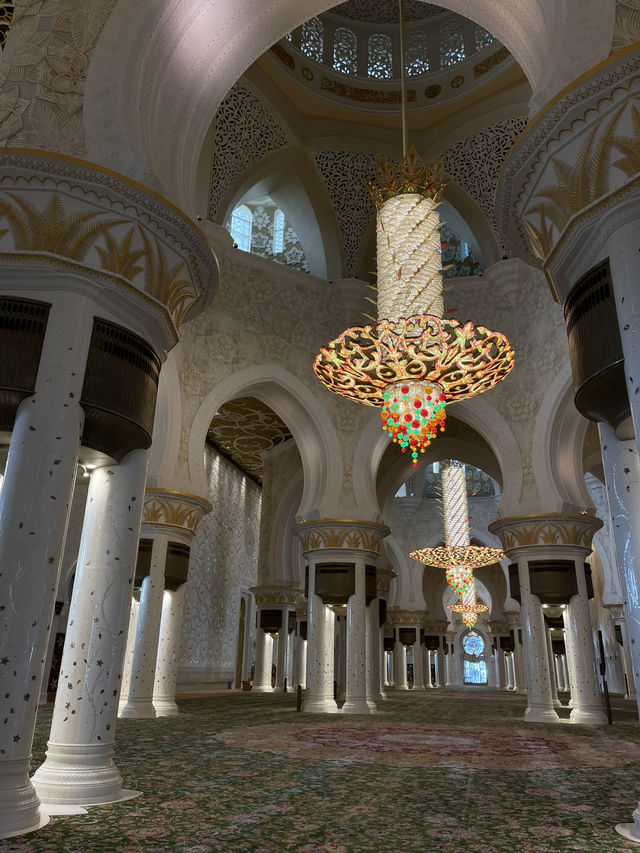 🕌 Sheikh Zayed Grand Mosque – A Marvel of Light & Architecture ✨🌙