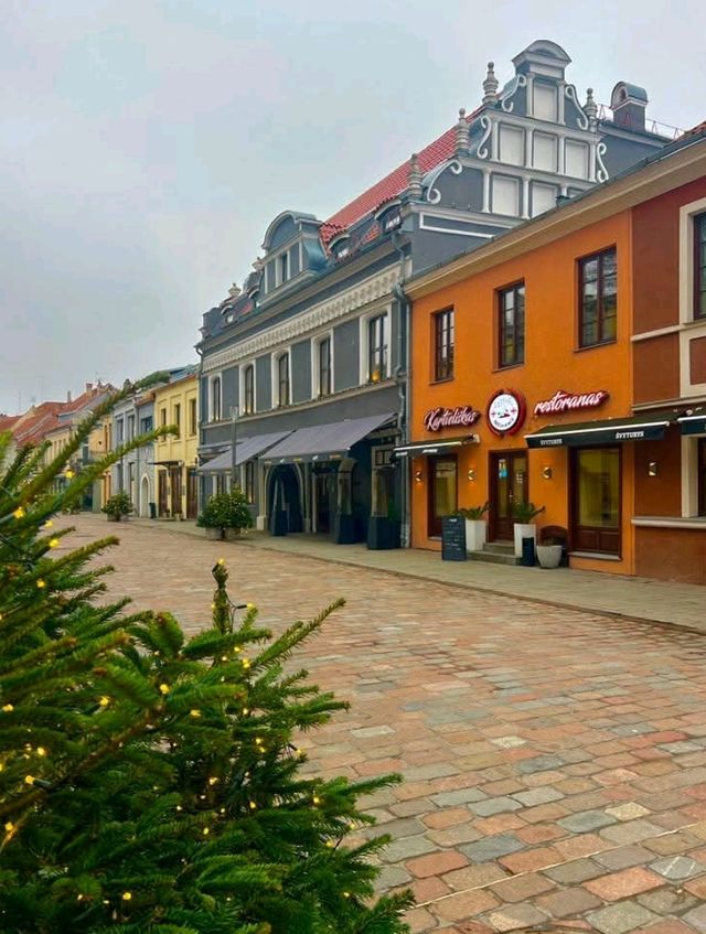 Kaunas Christmas Spirit: Golden Art Deco Glow