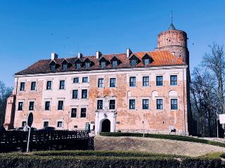 Medieval Magic & Healing Waters: Your Spring Escape to Uniejów 🇵🇱🛁 