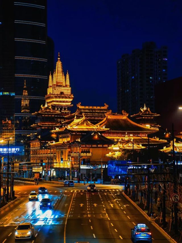 上海新年限時亮燈靜安寺同框鬱金香啦！