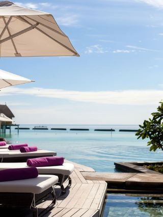 🌴🏖️ Maldives Magic: Top Stay at Constance Moofushi! 🍹🌟