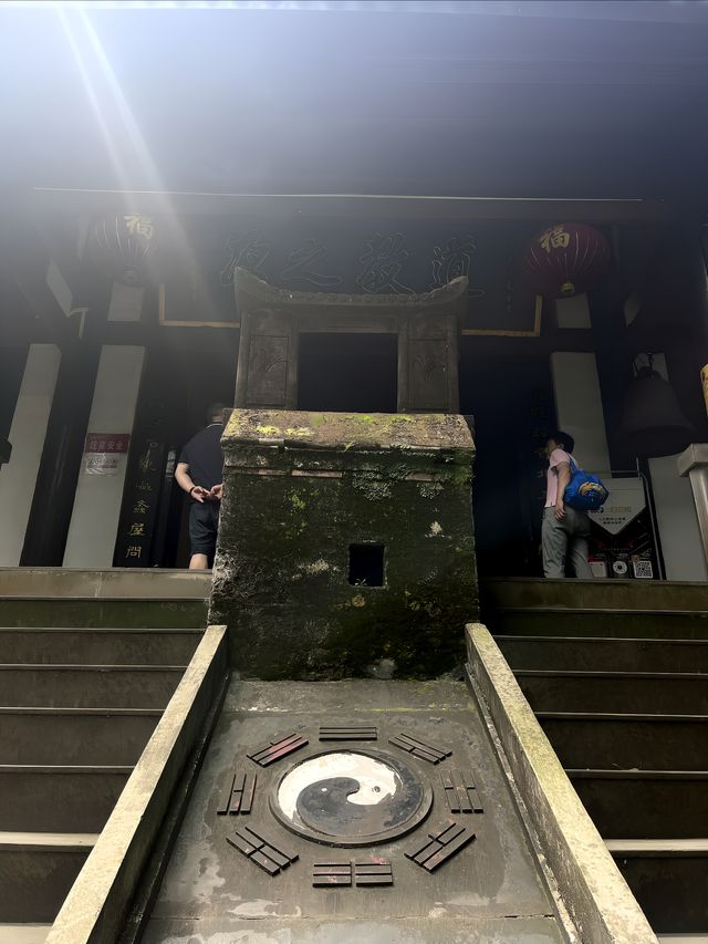 成都仙家重地！見到這隻鶴才算真正去過成都鶴鳴山