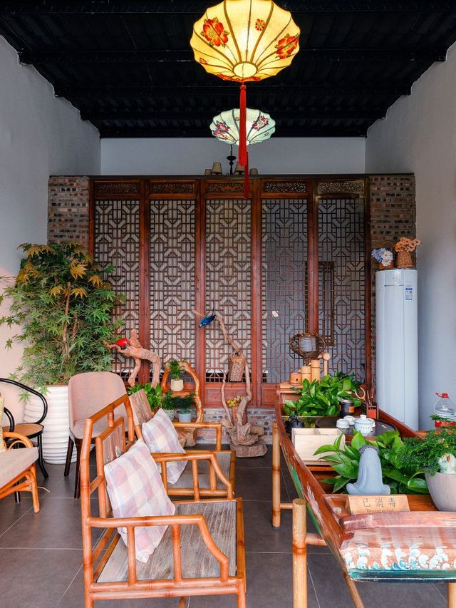 🌾 Guangzhou's Golden Paddy Field Retreat 🏨✨