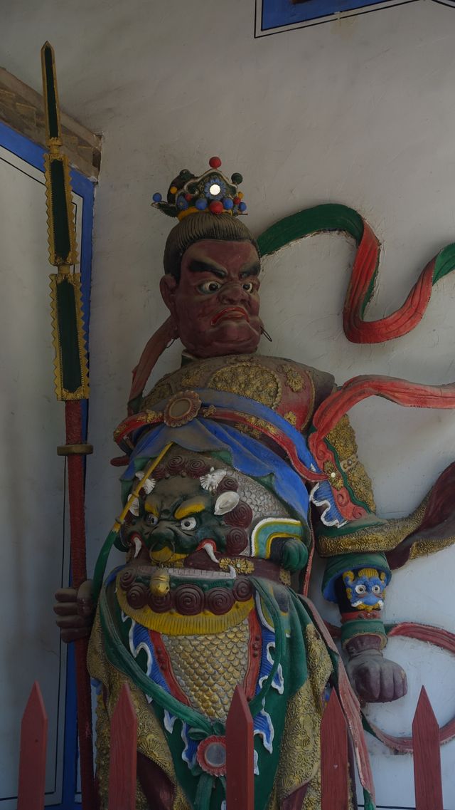 據說古時有五千僧侣，而今竟無人問津。