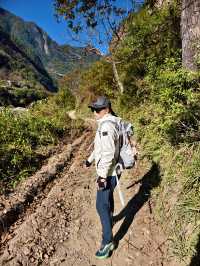 先民以刀劈斧砍開闢的霧里村茶馬古道