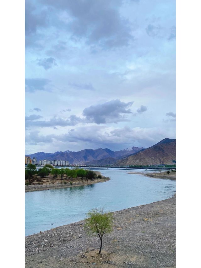 初次來庫拉岡日雪山-白馬錯跟我一起 Citywalk 吧 初次來庫拉岡日雪山-白馬錯跟我一起 Citywalk 吧