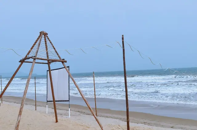 Hailing Island | Thoughts on the Silver Beach