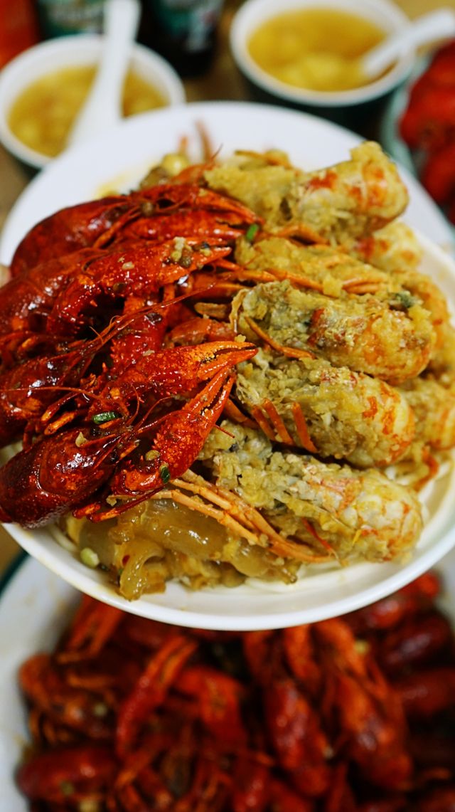 廣州宵夜頂流！巨無霸藍龍香到癲