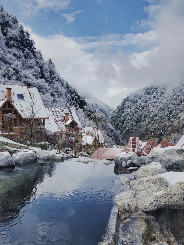 天然溫泉同雪花嘅奇妙碰撞！