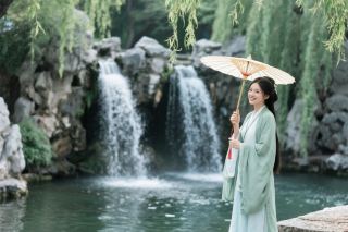 Spring City Jinan – Soak Your Feet in Spring Water, Revive with Braised Pork, Laugh at the 72 Springs