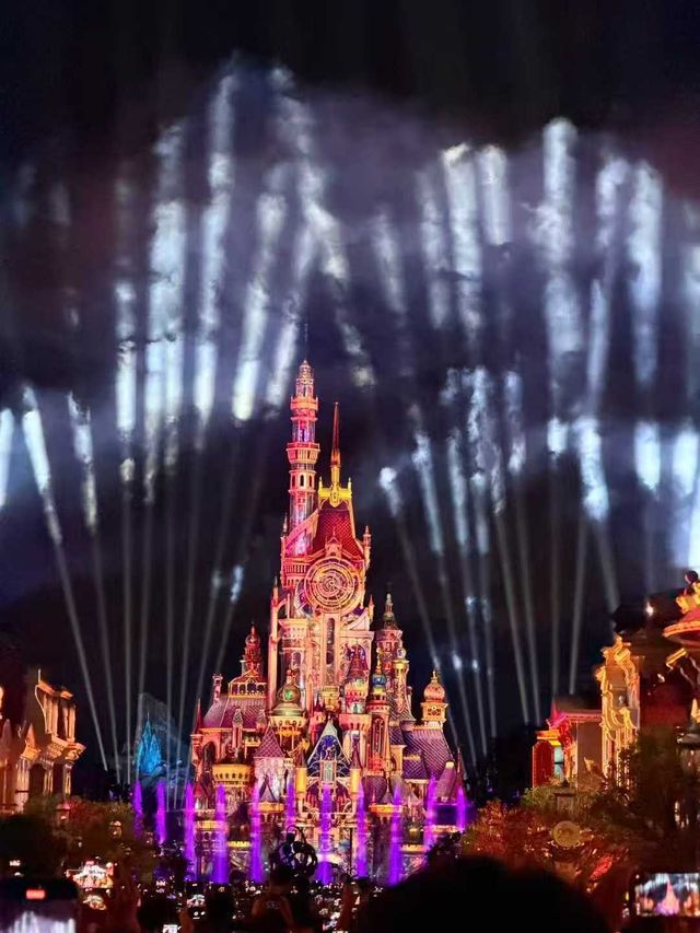 香港迪士尼聖誕季來啦!成年人的童話世界太夢幻了 香港迪士尼聖誕季來啦!成年人的童話世界太夢幻了