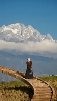 玉龍雪山打卡機位日照金山