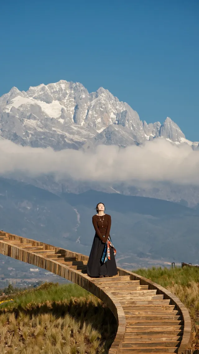 玉龍雪山打卡機位日照金山 玉龍雪山打卡機位日照金山