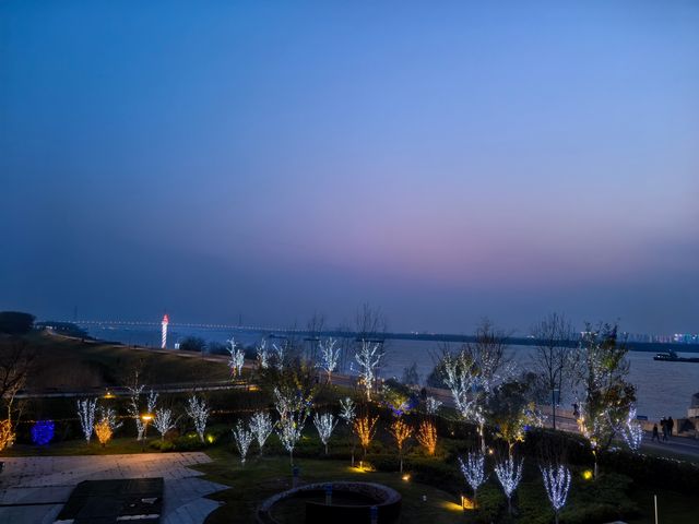 南京江心洲必打卡!燈塔咖啡館承包你的日落與浪漫 南京江心洲必打卡!燈塔咖啡館承包你的日落與浪漫