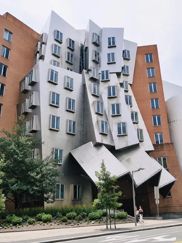 Boston Travel Notes: Between Red Brick Paths and Ivory Towers, Discovering the Poetry of Freedom