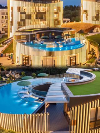 โรงแรมบ่อน้ำพุร้อนที่เพิ่งเปิดใหม่ในเมืองลี่หยางแห่งนี้สุดยอดมาก! บ่อน้ำพุร้อนส่วนตัวในป่าไผ่และการออกแบบที่สวยงามนั้นยอดเยี่ยมที่สุด