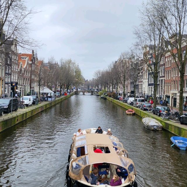 荷蘭寧靜的運河旅程 城市中的慢活一小時