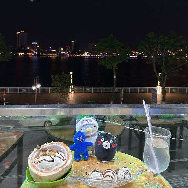 世一的椰子雪糕和龍橋噴火嘉年華😍