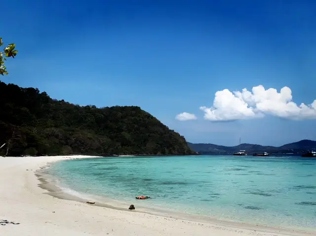 พายเรือใสถ่ายรูปฟินๆ แถมวิวดีบรรยากาศสุดปัง