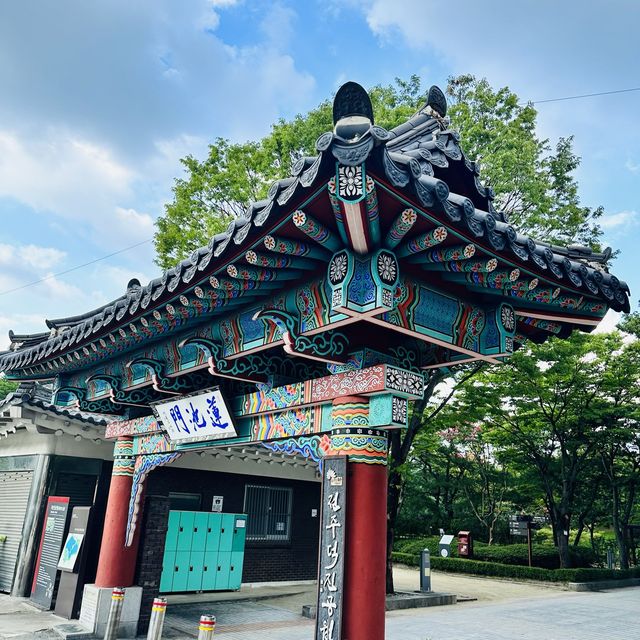 韓国全州にある蓮池が有名な“徳津公園”。 韓国全州にある蓮池が有名な“徳津公園”。