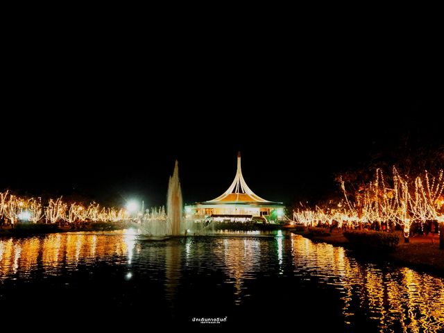 บรยากาศยามค่ำคืน
"งานพรรณไม้งามอร่ามสวนหลวง ร.9 "
