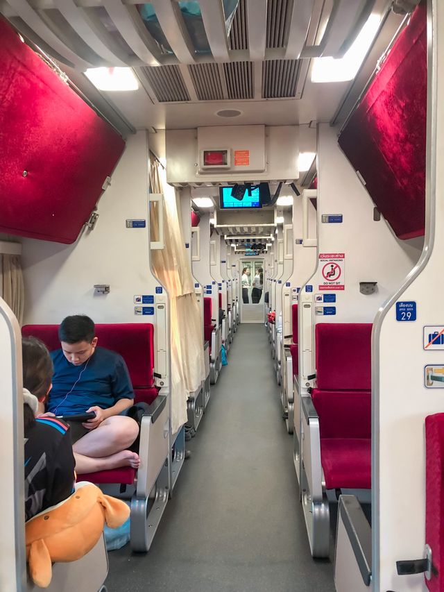 นั่งรถไฟขบวนด่วนพิเศษ CNR ไปหาดใหญ่